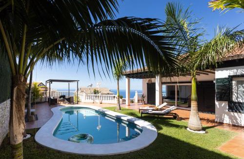 Sauzal Villa | Home2Book Design Asian Sabina, Heated Pool & View