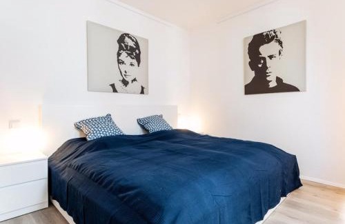 Dusseldorf Old Town Apartamento | HOMEFY OLDTOWN APARTMENT - 6 people - 2 bath - balcony - top location