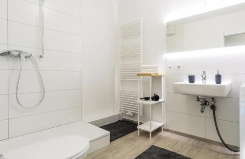 Dusseldorf Old Town Apartamento | HOMEFY OLDTOWN APARTMENT - 6 people - 2 bath - balcony - top location