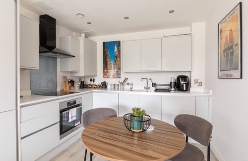 Bristol Floating Harbour Apartamento | Homely 1BD Flat Close to Waterfront, Bristol
