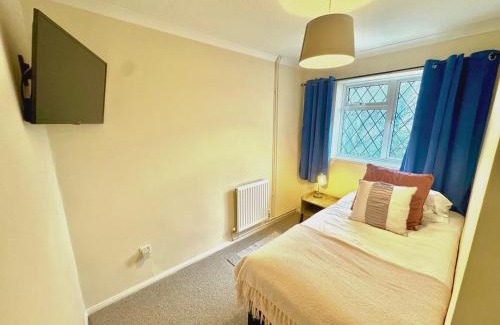 Kidlington Casa | Homely 2 bedroom house, parking