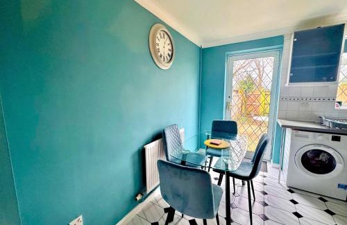 Kidlington Casa | Homely 2 bedroom house, parking