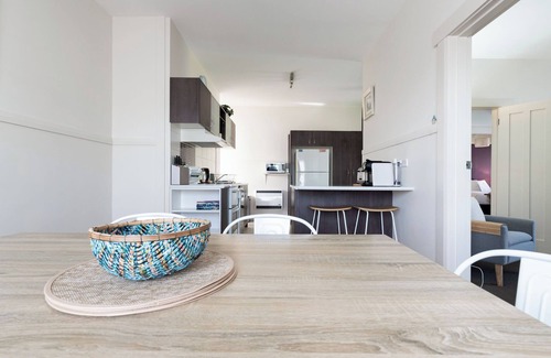 Newstead Casa | Homely Cottage: Near the City, Wi-Fi & Parking