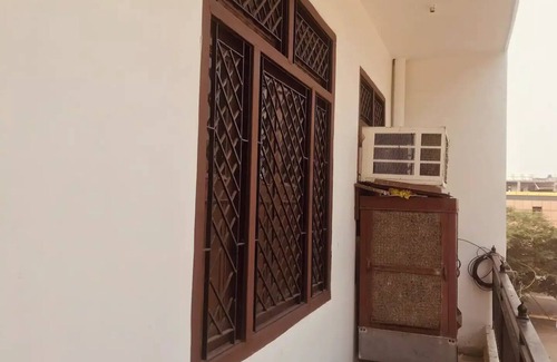 Kanpur Casa | Homely Feel 2 bedroom holiday home with Balcony