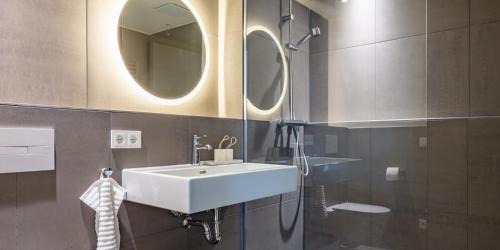 Schwanheim Apartamento | Homely! Skyview Apartment Frankfurt Airport, Fair, Rooftop, Gym!