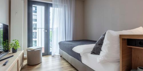 Schwanheim Apartamento | Homely! Skyview Apartment Frankfurt Airport, Fair, Rooftop, Gym!
