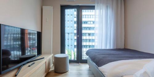 Schwanheim Apartamento | Homely! Skyview Apartment Frankfurt Airport, Fair, Rooftop, Gym!