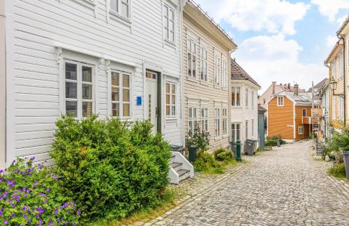 Bergen City Centre Apartamento | Homerentals Apartments - Behind Bryggen & historic cobblestone streets - 2 Floor renovated from february 2025