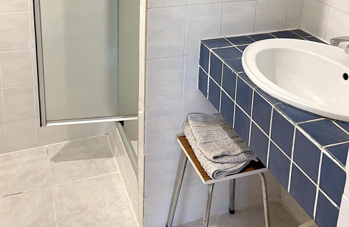 Neris-les-Bains Apartamento | Homerez - Amazing studio for 2 ppl. with terrace at Néris-les-Bains