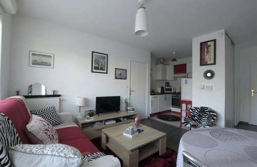 Centre Ville Rive Gauche Apartamento | Homerez - Apartamento en Rouen, balcón, vista ciudad.
