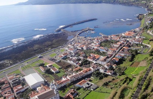 Lajes do Pico Apartamento | Homerez - Apartamento para 2 pers. con vistas al mar y terraza en Lajes Do Pico