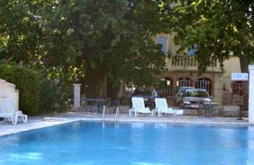 Violes Apartamento | Homerez - Apartamento a 11 km de la playa para 2 pers. con piscina compartida