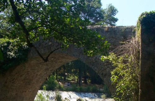 Tourves Apartamento | Homerez - Appartement for 4 ppl. with swimming-pool and garden at Tourves