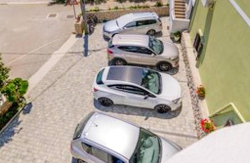 Martinscica Apartamento | Homerez - Apartamento para 5 pers. con vistas al mar y balcón en Martinšćica