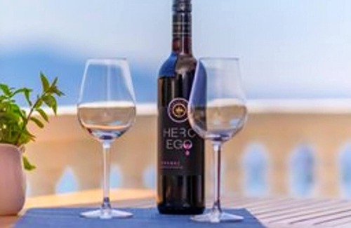 Martinscica Apartamento | Homerez - Apartamento para 5 pers. con vistas al mar y balcón en Martinšćica