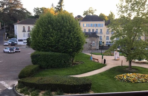 Neris-les-Bains Apartamento | Homerez - Apto. en Néris-les-Bains