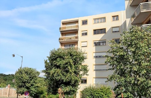 Melun Apartamento | Homerez - Espectacular apartamento para 6 pers. con balcón en Melun