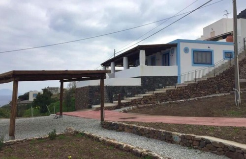 Malfa Casa | Homerez - Bonita casa para 6 pers. con vistas al mar, jardín y terraza en Malfa