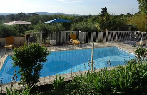 Cardet Casa | Homerez - Bonita casa para 4 pers. con piscina compartida y terraza en Cardet