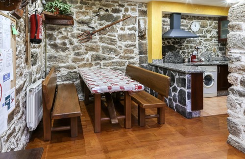 Yerbo Casa | Homerez - Grande casa para 12 pers. con jacuzzi y terraza en Tineo