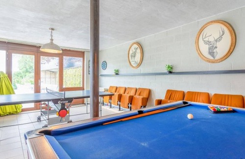 Sainte-Cecile Villa | Homerez - Villa para 50 pers. con piscina, jardín y terraza en Florenville