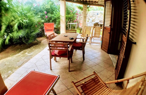 Parghelia Apartamento | Homerez - Casa luminosa en Vibo Valentia, piscina compartida