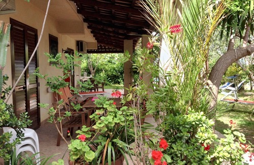 Parghelia Apartamento | Homerez - Casa luminosa en Vibo Valentia, piscina compartida