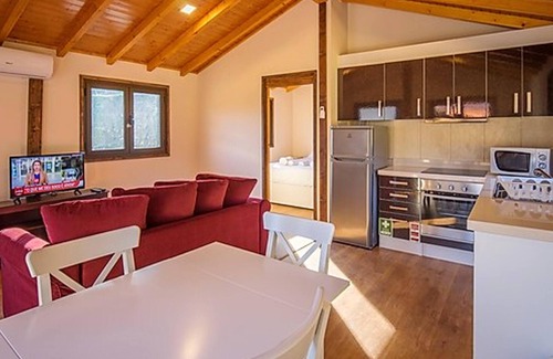 Branca Chalet De Esquí | Homerez - Chalet a la montaña para 2 pers. con piscina compartida y balcón