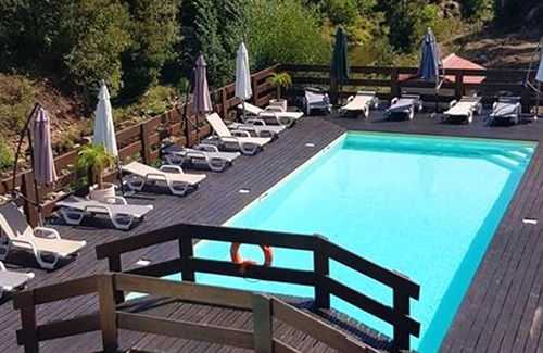 Branca Chalet De Esquí | Homerez - Chalet a la montaña para 4 pers. con piscina compartida y balcón