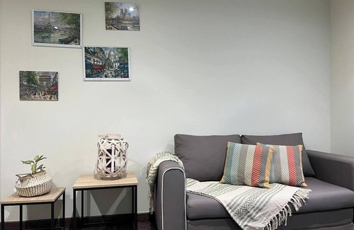 Stains Apartamento | Homerez - Encantador apartamento en Stains con balcón