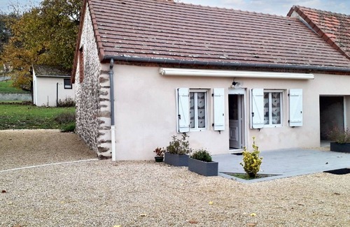 Saint-Victor Casa | Homerez - Casa encantadora con piscina en Estivareilles