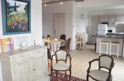 Chateney Casa | Homerez - Casa encantadora en Châteney con piscina compartida