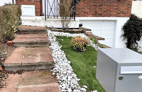 Les Templiers Villa | Homerez - Villa encantadora en Élancourt con jardín privado