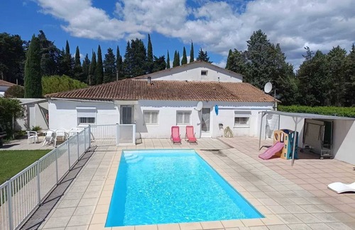 Meynes Villa | Homerez - Villa encantadora en Meynes con piscina privada