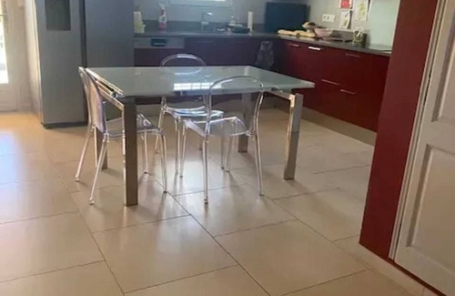 La Tour-d'Aigues Villa | Homerez - Acogedora villa La Tour-d'Aigues