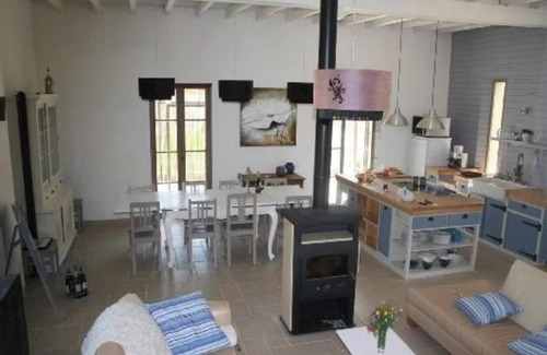 Leobard Villa | Homerez - Elegante Villa en Léobard, Piscina Privada