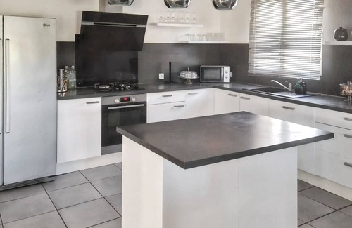 Bazac Villa | Homerez - Villa familiar en Bazac con piscina privada