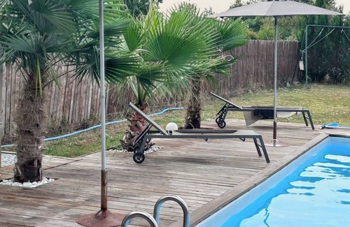 Bazac Villa | Homerez - Villa familiar en Bazac con piscina privada