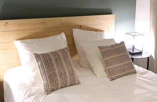 Saint-Cyr-au-Mont-d'Or Apartamento | Homerez - Amazing appartement for 2 ppl. at Saint-Cyr-au-Mont-d'Or