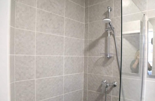 Saint-Cyr-au-Mont-d'Or Apartamento | Homerez - Amazing appartement for 2 ppl. at Saint-Cyr-au-Mont-d'Or