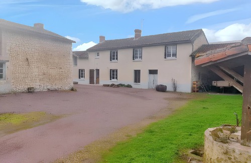 Les-Trois-Moutiers Casa | Homerez - Casa en Les Trois-Moutiers