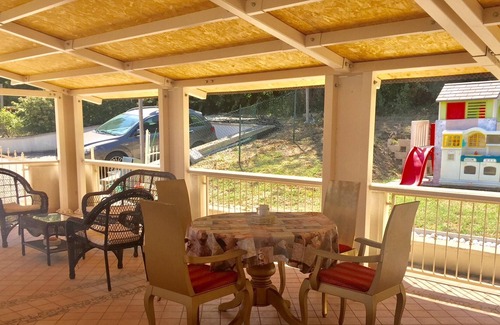 Montelabbate Casa | Homerez - Casa para 3 pers. con piscina compartida y jardín en Montelabbate