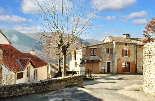Mostuejouls Casa | Homerez - Casa encantadora con vista a la montaña