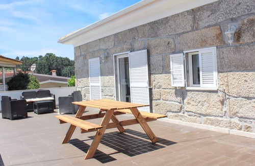 Vila Nova de Famalicao Casa | Homerez - Casa en Requião con piscina