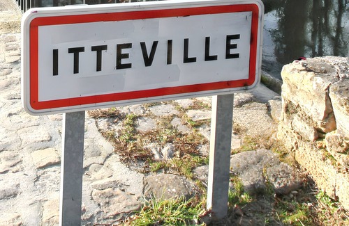 Itteville Casa | Homerez - Casa con jardín en Itteville y vistas al jardín