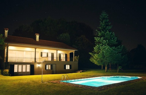 Paredes de Coura Casa | Homerez - Casa para 12 pers. con piscina, jardín y terraza en Paredes de Coura