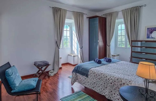 Sintra Chalet De Esquí | Homerez - Luxurious Chalet in Alcabideche with Private Pool