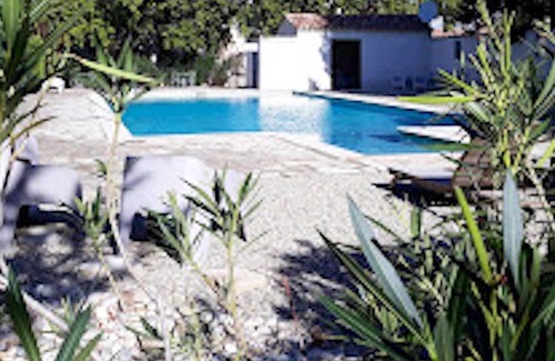 Violes Apartamento | Homerez - Bonito apartamento para 2 pers. con piscina compartida en Violes