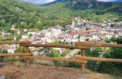 Ax-les-Thermes Chalet De Esquí | Homerez - Chalet a la montaña para 4 pers. con piscina compartida y terraza