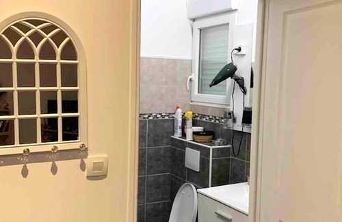 Montmuzard Apartamento | Homerez - Bonito estudio para 3 pers. con jardín y terraza en Dijon